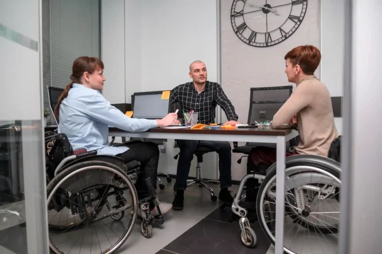 businesswomen-wheelchair-long-view